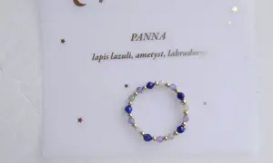 Pierścionek z lapis lazuli, ametystu i labradorytu dla Panny. Gwiazdki i księżyc dodają mu uroku.