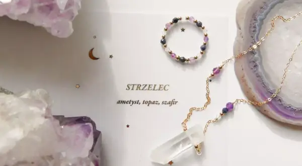 Biżuteria dla Strzelca: ametyst, topaz, szafir. Delikatny naszyjnik z kryształem górskim i pierścionek z kamieniami.