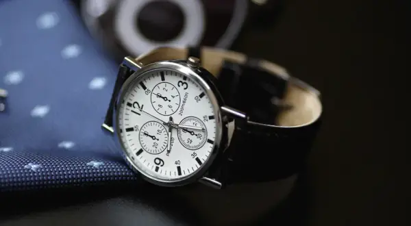 Eleganckie zegarki męskie z małą kopertą – idealne dla minimalistów