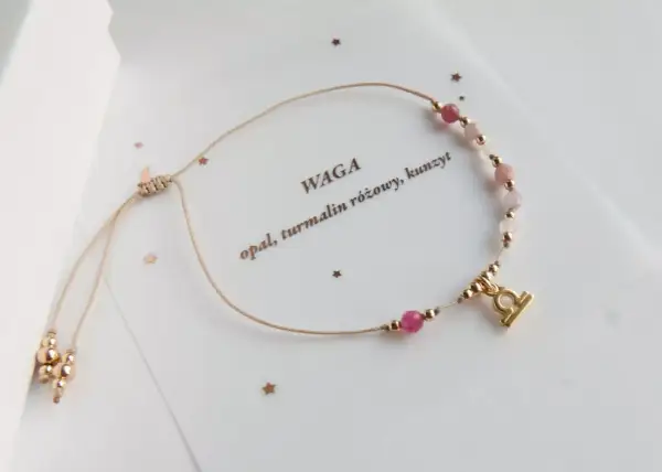 Bransoletka z symbolem Wagi, kamieniem opal, turmalinem i kunzytem. Idealny kamień znak zodiaku dla osób urodzonych pod znakiem Wagi.